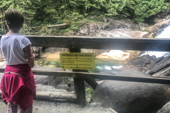 Men who used turbans to help B.C. hikers honoured by Vancouver Canucks