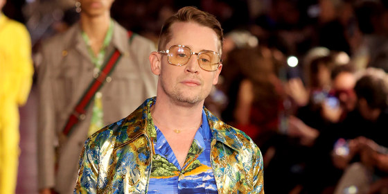 Spectacular Macaulay Culkin Kicks Off His Shoes And Flaunts Painted Toenails At Paris Fashion Week Picture Photography Spectacular Macaulay Culkin Kicks Off His Shoes And Flaunts Painted Toenails At Paris Fashion Week Picture Photography