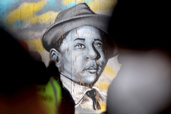 Gun Violence Continues To Plague Chicago, Over 30 People Shot Over Last 5 Days