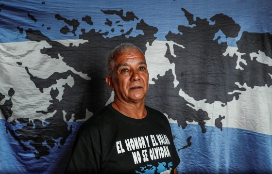 Image: Argentines and Falklands islanders dispute over objects and memories of war finished 40 years ago