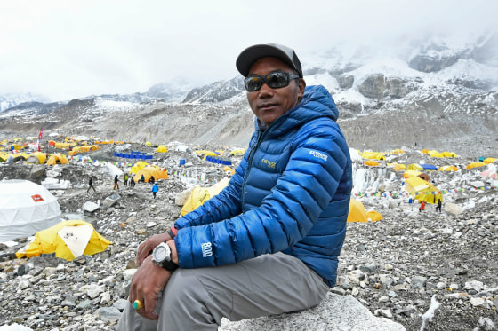 NEPAL-MOUNTAINEERING-EVEREST-RECORD