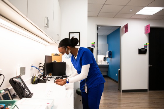 Katelyn Williams, PP RHA 2, files paperwork at a Planned Parenthood in downtown Chicago on June 27, 2022.