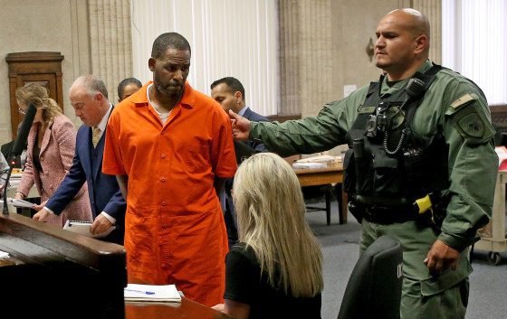 R Kelly Appears In Court in Chicago For Status Hearing