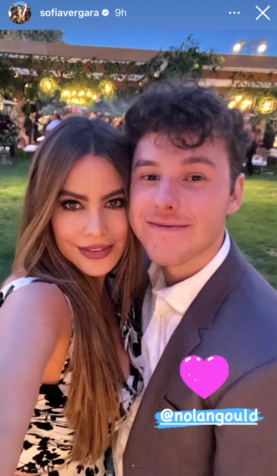 Modern Family stars reunite for Sarah Hyland's dreamy wedding. See