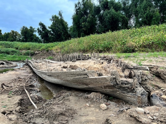 The remains of a ship lay on the banks of the Mississippi River in Baton Rouge