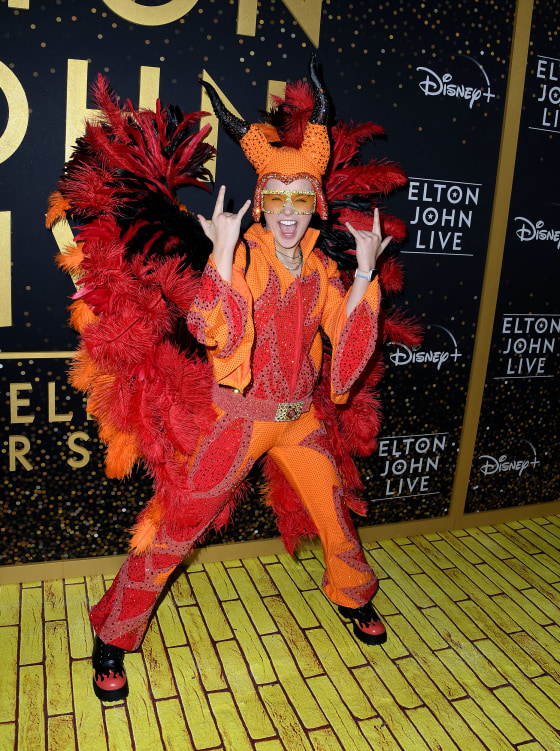 JoJo Siwa on Elton John and 'Rocketman'-Inspired Costume at