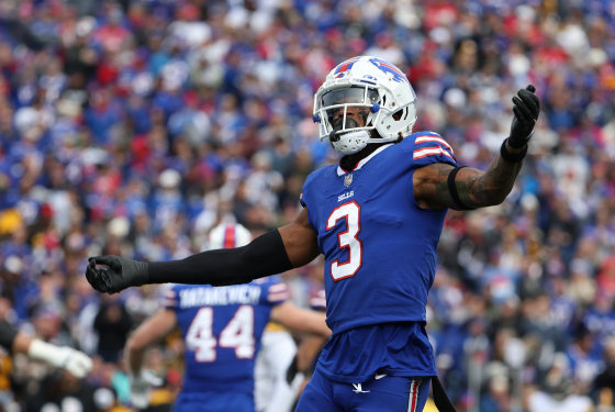 Damar Hamlin makes appearance on field at Super Bowl