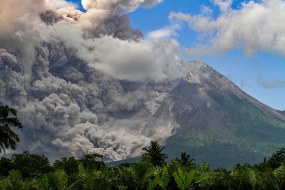 Indonesia's Merapi volcano spews hot clouds in new eruption