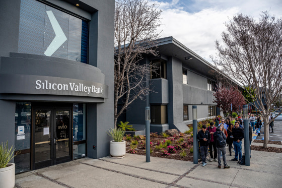 Customers wait to enter Silicon Valley Bank headquarters in Santa Clara, Calif., US, on March 13, 2023.