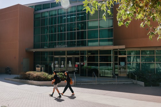 college students electing online versus in class sessions