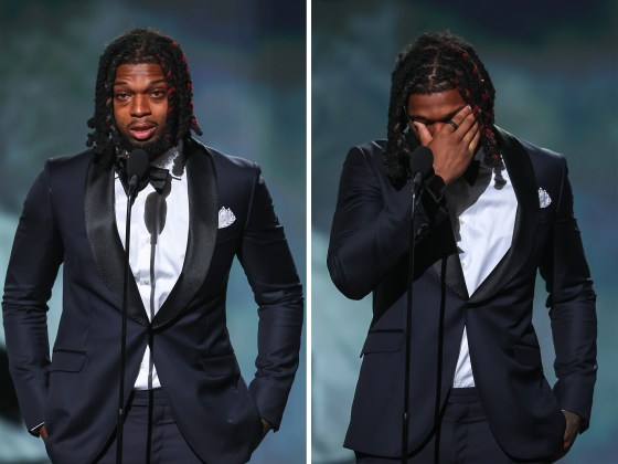 Damar Hamlin tears up onstage while honoring Buffalo Bills trainers who  saved his life