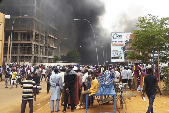 Supporters of mutinous soldiers demonstrate in Niamey, Niger