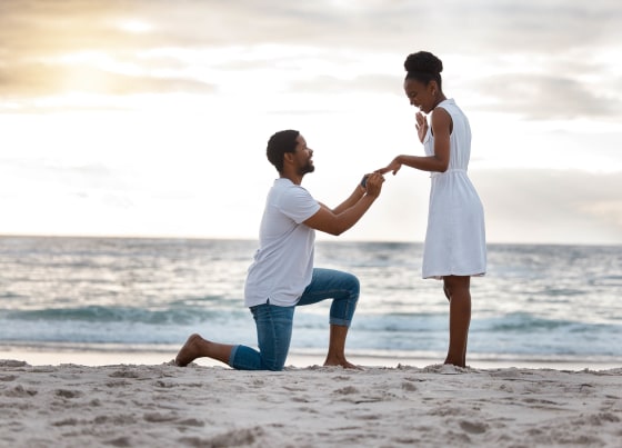 Boyfriend asking his girlfriend to marry him 