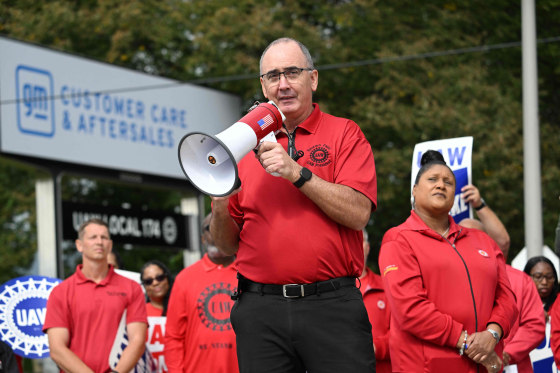 UAW union files unfair labor charges against Stellantis, accuses ...