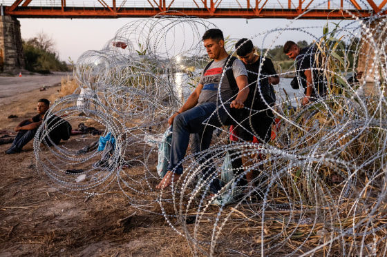 Judge blocks federal government from removing razor wire at Texas border