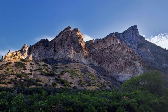 Two dead, one injured in mountain plane crash near Salt Lake City.