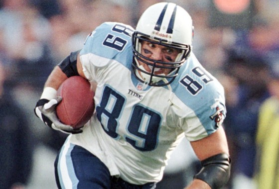 Tennessee Titans tight end Frank Wycheck during a football game against the Baltimore Ravens in Baltimore, Md. on Dec. 5, 1999.