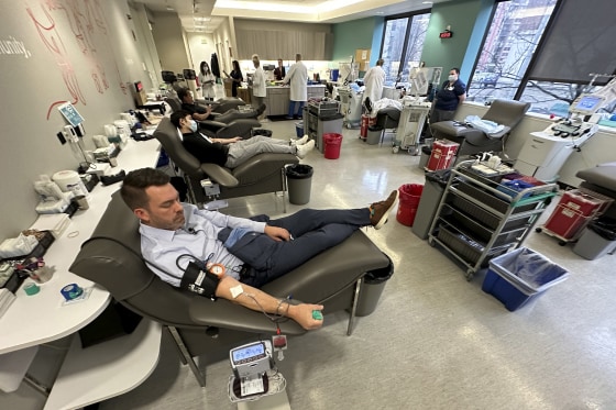 New federal guidelines that dropped an abstinence requirement before gay men in monogamous relationships can give blood are opening a new pool of potential donors. 