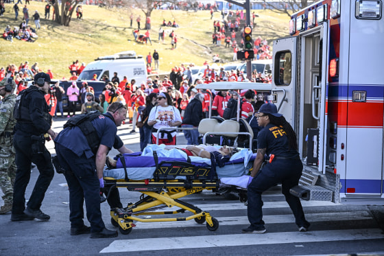 At least 1 killed in shooting at Kansas City Chiefs Super Bowl celebration