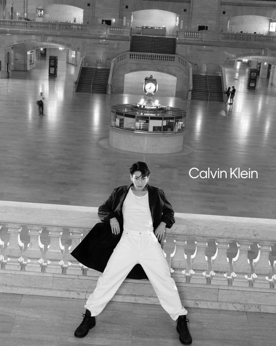 Calvin klein outlet black and white