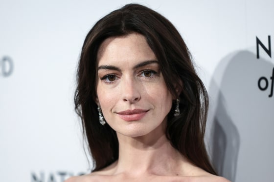 Anne Hathaway says 'gross' chemistry test required her to make out with ...