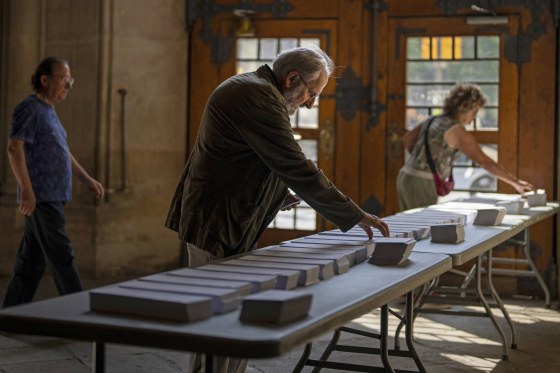 Voters choose their ballots in Spain