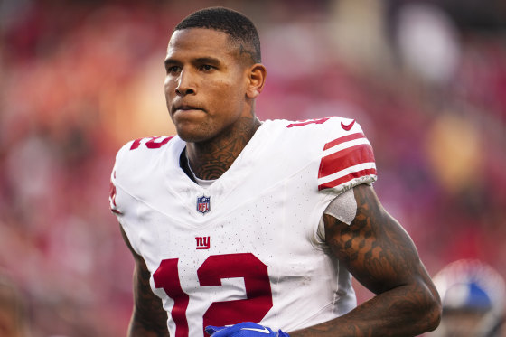 New York Giants tight end Darren Waller runs off the field 
