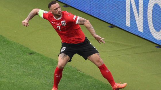 El seleccionado polaco fue goleado por su similar de Austria para sufrir su segunda derrota consecutiva del certamen.