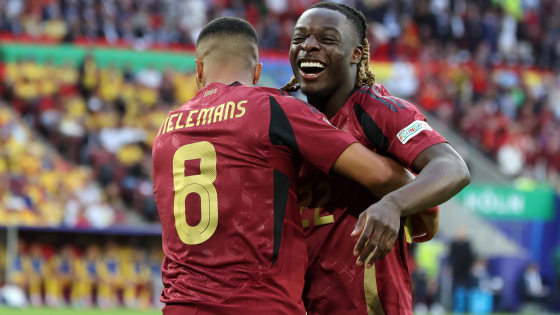 El seleccionado belga consigue sus primero tres puntos de la Eurocopa con una trabajada victoria sobre los rumanos.