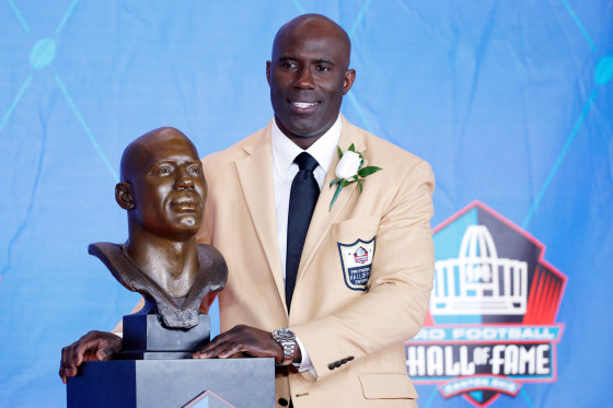 NFL Hall of Famer Terrell Davis says he was handcuffed and removed from ...