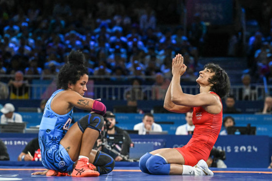 Image: India's Vinesh Vinesh, right, reacts to her win over Cuba's Yusneylis Guzman Lopez