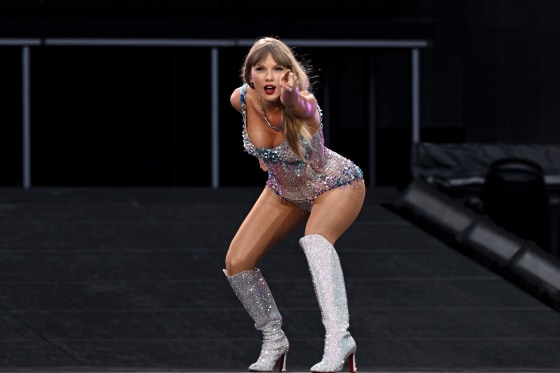 Taylor Swift performs on stage 