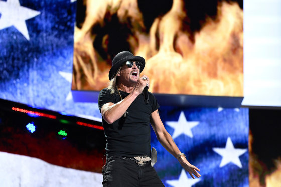 milwaukee rnc kid rock performance singer sings