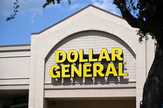 A Dollar General store exterior