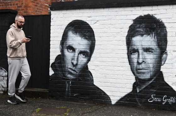 Mura of  Liam Gallagher, left, and Noel Gallagher