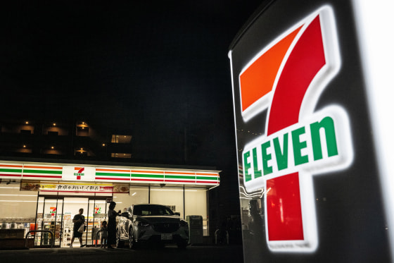 Image: japan 7-eleven convenience store