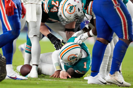 Dolphins QB Tua Tagovailoa sustains concussion in 31-10 loss to Bills