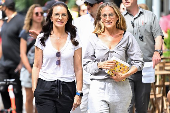 Sarah Jessica Parker holding her copy of Intermezzo