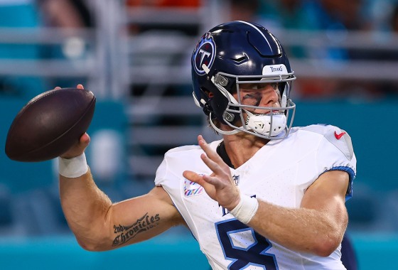 Tennessee Titans QB Will Levis injured during 'Monday Night Football' game  against Dolphins