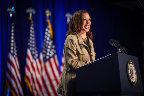 Image: Democratic Presidential Candidate Kamala Harris Campaigns In Douglas, Arizona