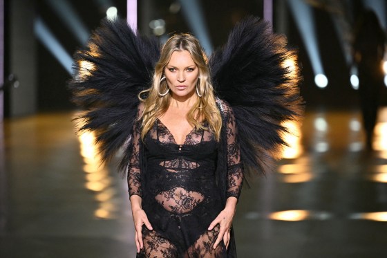 Image: kate moss runway 