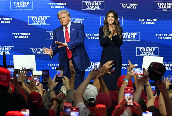 Donald Trump and Kristi Noem 