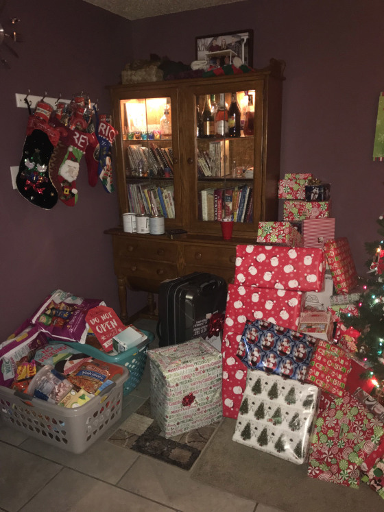 Primitives By Kathy Toilet Paper & Wash Worries Gift Set - Funny Bathroom Sign With Towel