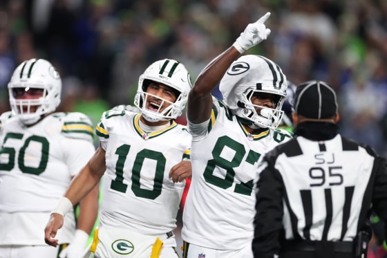 Sunday Night Football' live updates: Green Bay Packers lead Seattle Seahawks  23-13 early in fourth quarter