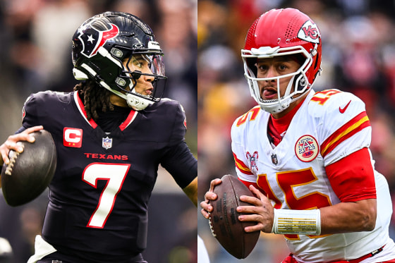 Live updates: Chiefs lead Texans 13-6 late in second quarter of NFL  divisional playoff game