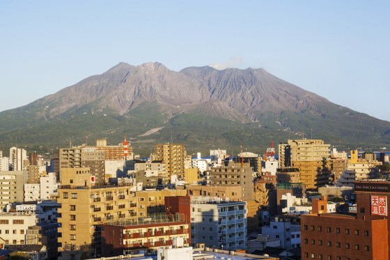 Japan, Kyushu, Kagoshima, townscape with Sakurajima volcano,