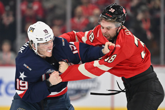 U.S.Canada hockey game starts with 3 fights in 9 seconds