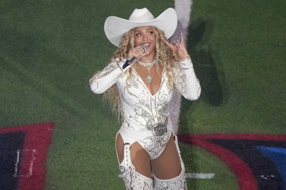 Image: Beyoncé performs during halftime of the Christmas Day game between the Baltimore Ravens and Houston Texans.
