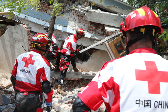 A 15-member group of the Chinese Red Cross International Emergency Response Team arrived in Mandalay, Myanmar, early Monday. 