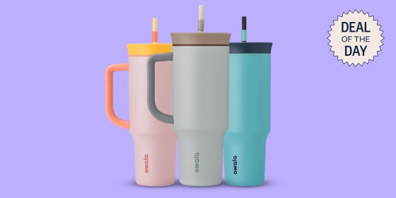 The reusable bottle is available in both 24- and 40-ounce options, but only the 40-ounce version has a handle.